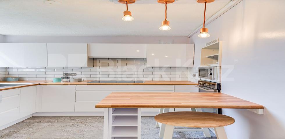 			Stunning Two Bedroom Property !!! , 2 Bedroom, 1 bath, 1 reception Apartment			 Colney Hatch Lane, Muswell Hill